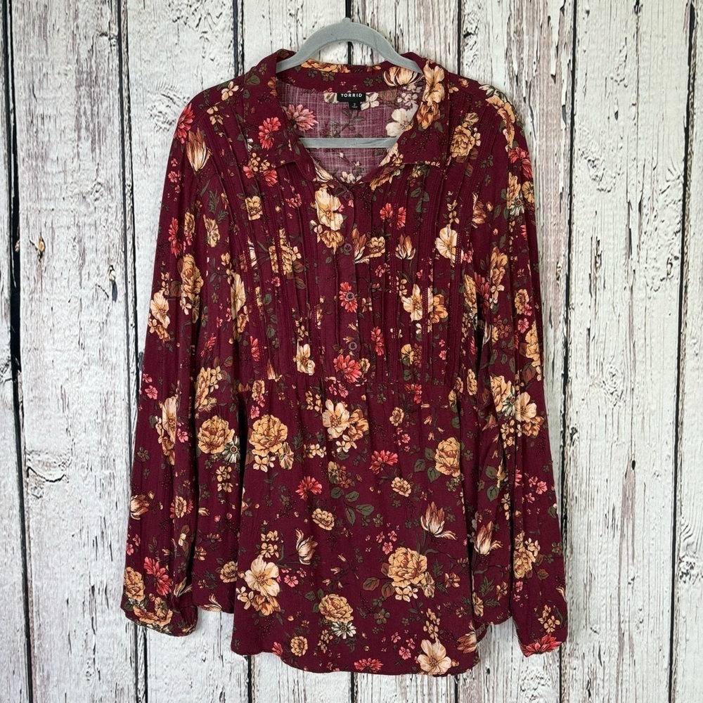 Torrid Plus Size 2X Babydoll Blouse‎ Button Front Pleated Long Sleeves Floral